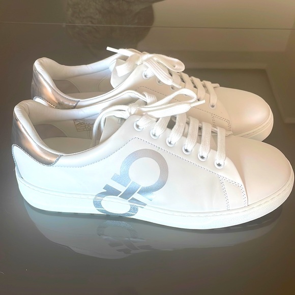 SALVATORE FERRAGAMO SNEAKERS SIZE 9 - Picture 1 of 8